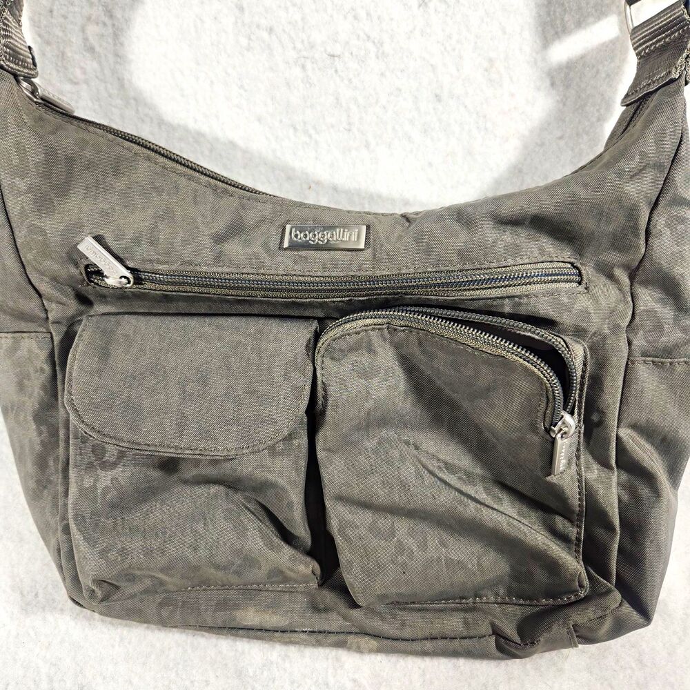 baggallini Gray Solid Shoulder Bag, Zip Closure, Front Pockets, Silver Hardware